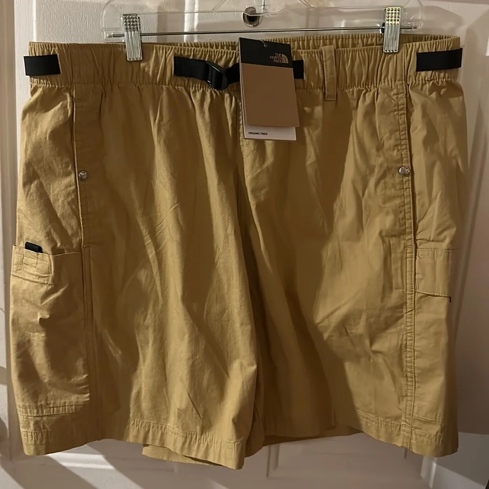 The North Face Men’s Ripstop Easy Cargo Shorts: TAN: NWT: SZ XL